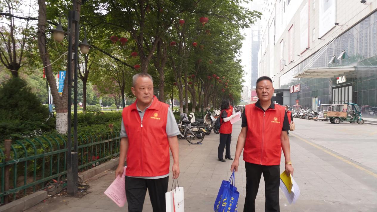 驻马店市公共关系协会：法律志愿服务者积极参与修筑节日食品安全防护墙