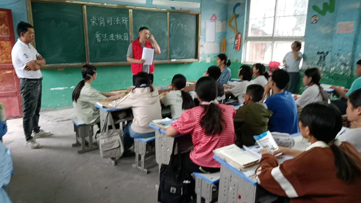 新蔡县司法局宋岗司法所：法治阳光耀校园 护航青春绽芳华