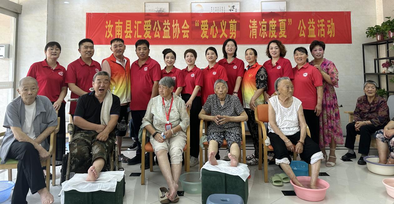 汝南县开展“爱心义剪 清凉度夏”志愿者服务活动