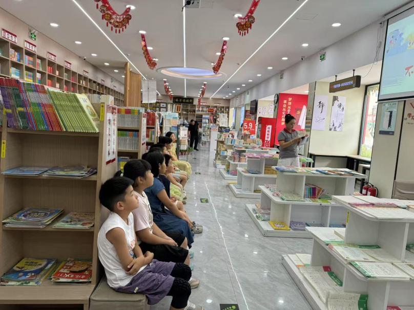 新蔡县新华书店开展智绘岛少儿故事会《不是第一也很棒》活动