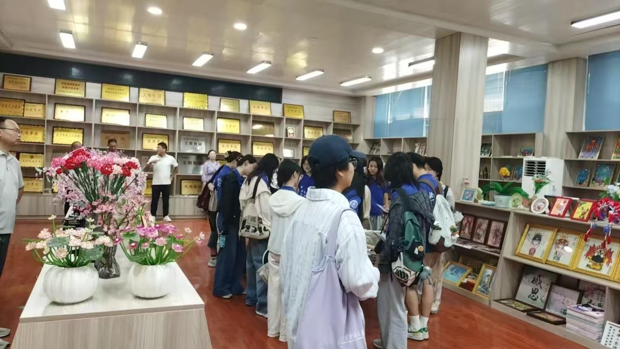 共话教育发展 共谋育人之道——北师大暑期实践队成员到访平舆县思源实验学校