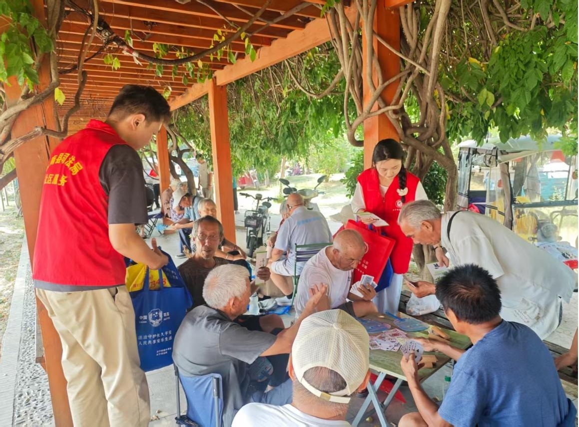 汝南县汝宁司法所开展夏季社区法治宣传活动