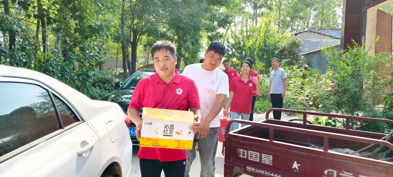 汝南县开展“天中点亮未来 汇爱关爱孤儿”志愿者服务活动